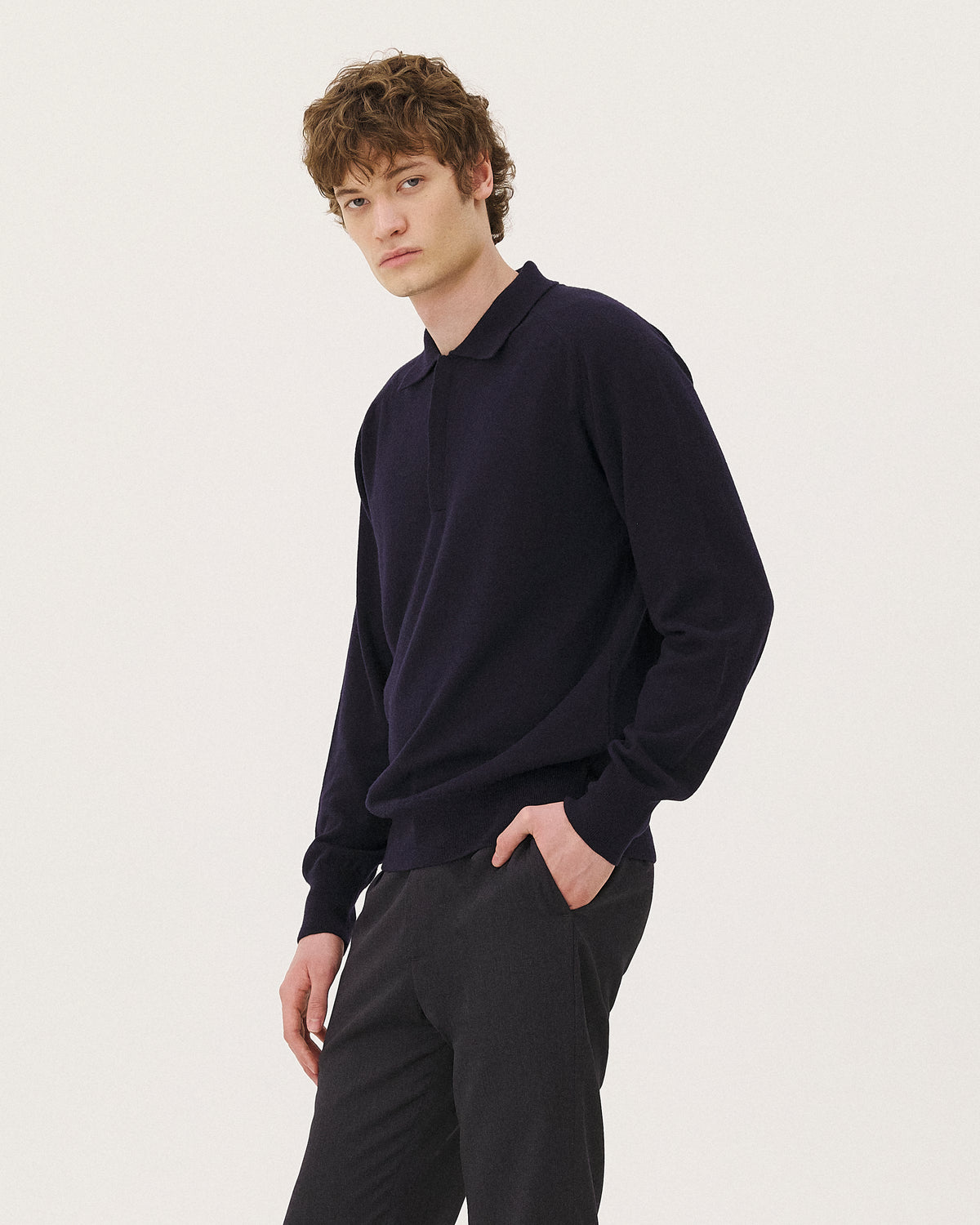 Hanzo Navy, polo en laine mérinos NOYOCO, homme AW26 studio