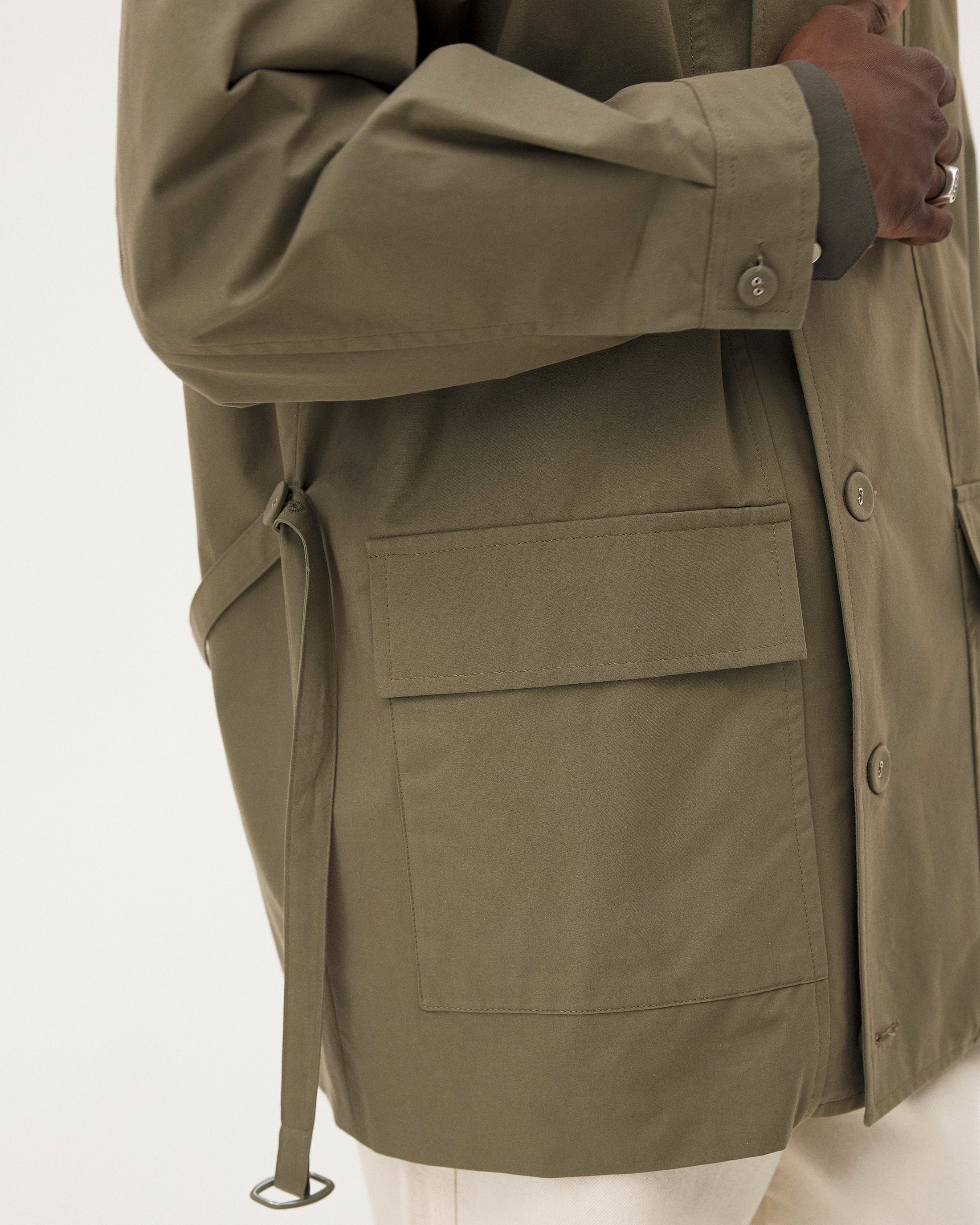 Haro Green, veste en coton biologique NOYOCO, detail AW25 studio