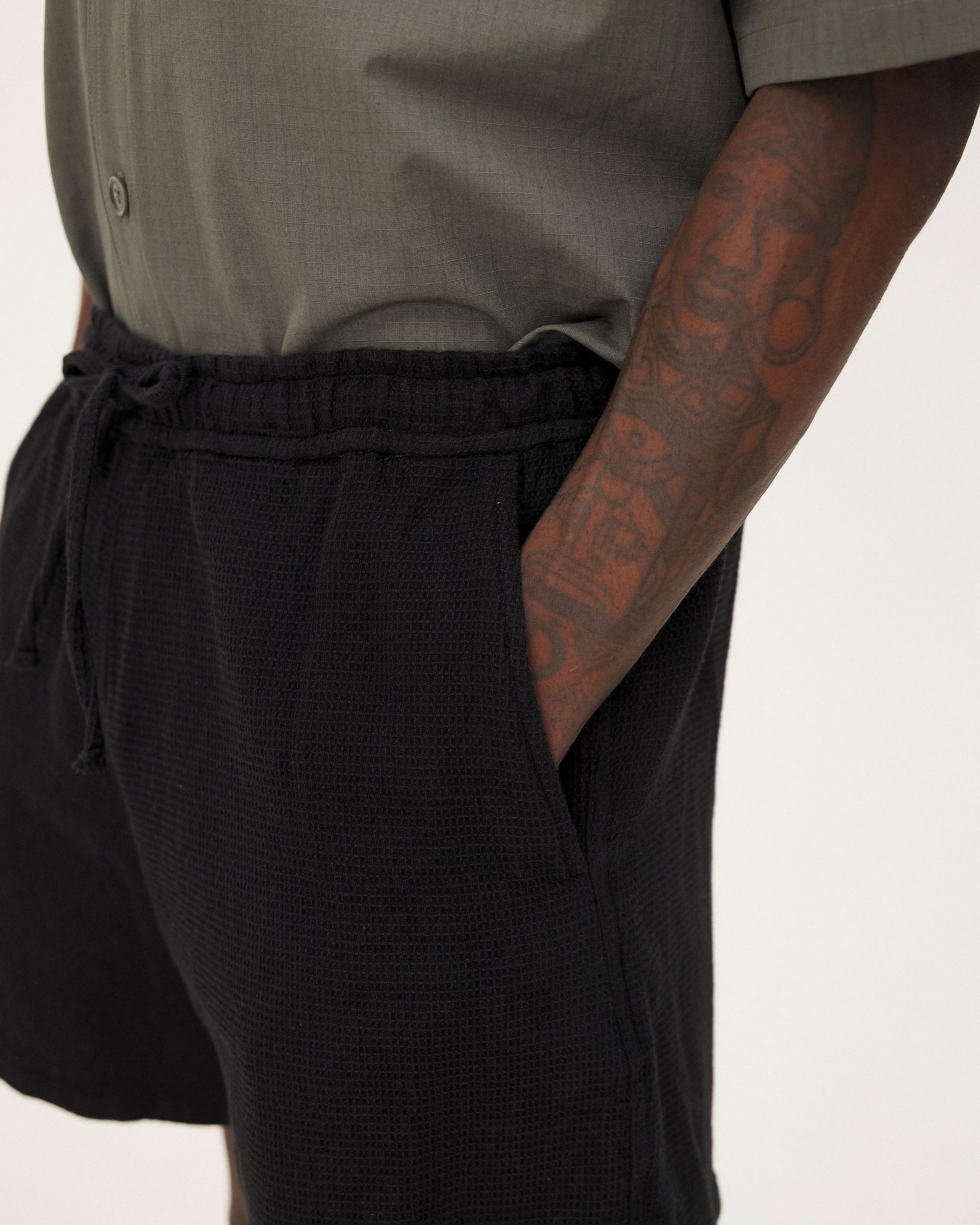 Malibu Black waffle, short en coton biologique NOYOCO, detail ss26 studio