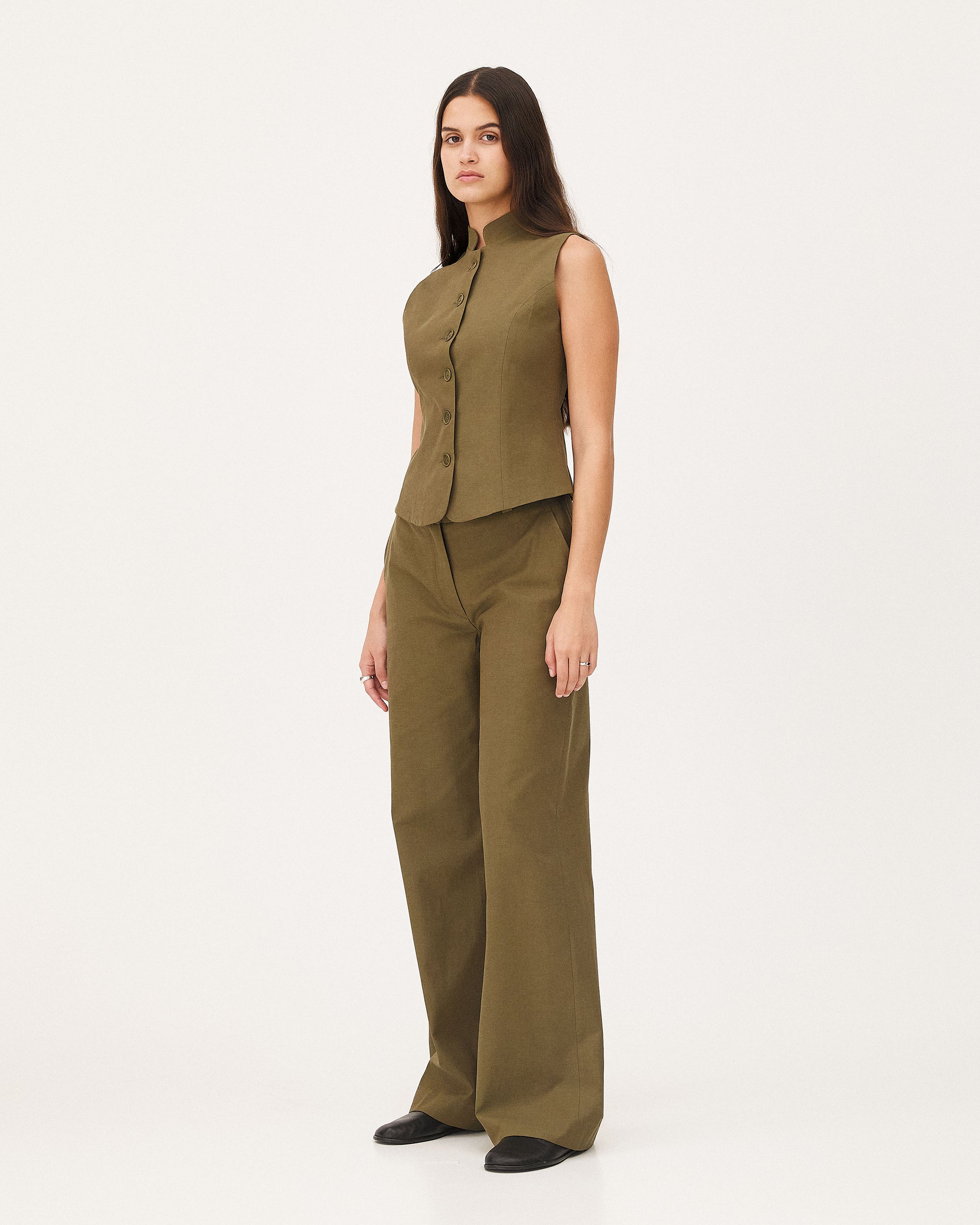 Gilia Khaki brown, pantalon en lyocell et coton NOYOCO, femme ss26 studio