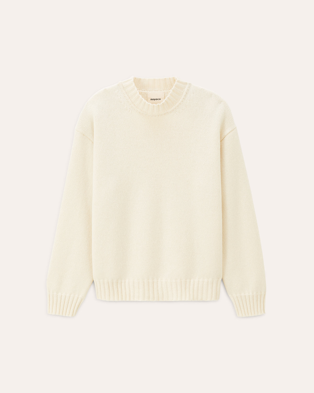 Miwa Ecru, pull en laine mérinos et cachemire NOYOCO, packshot AW25 studio
