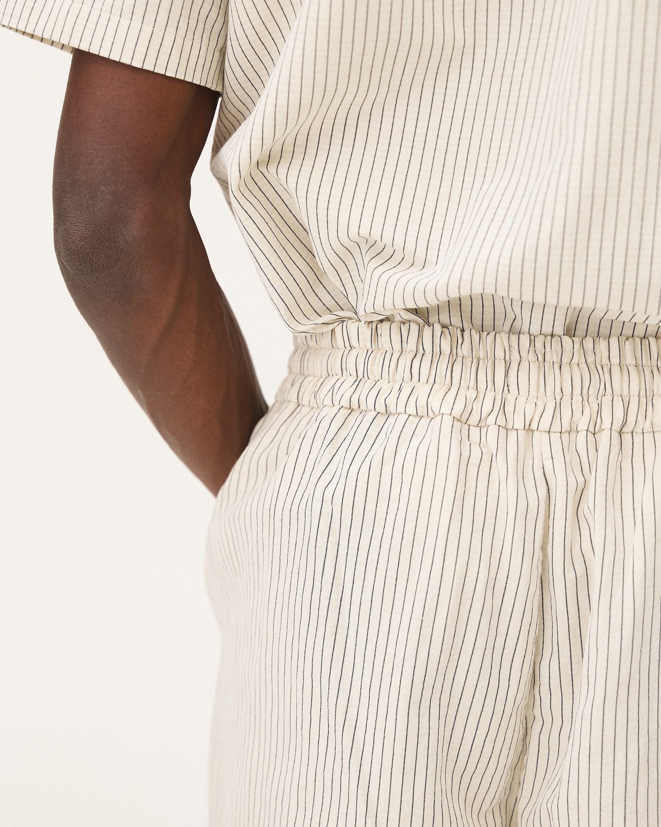 Rio Ecru stripes, chemise en coton biologique et lin NOYOCO, detail ss26 studio