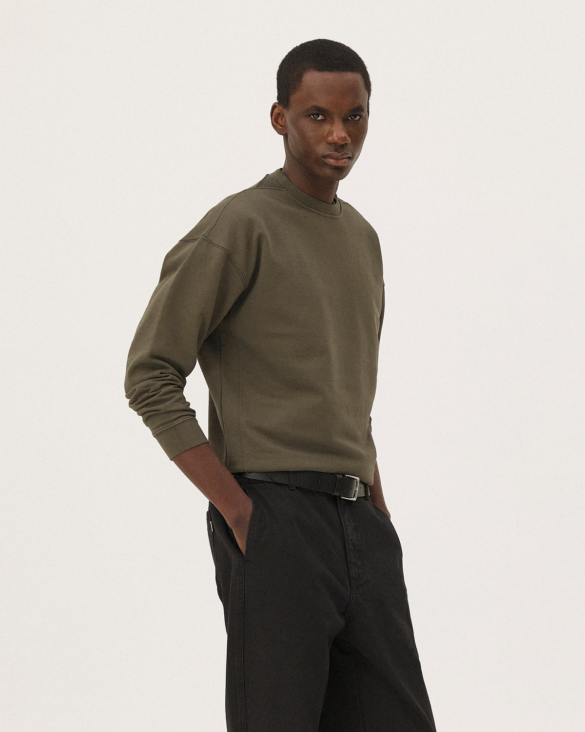 Newport Khaki, sweatshirt en coton biologique NOYOCO, homme AW26 studio