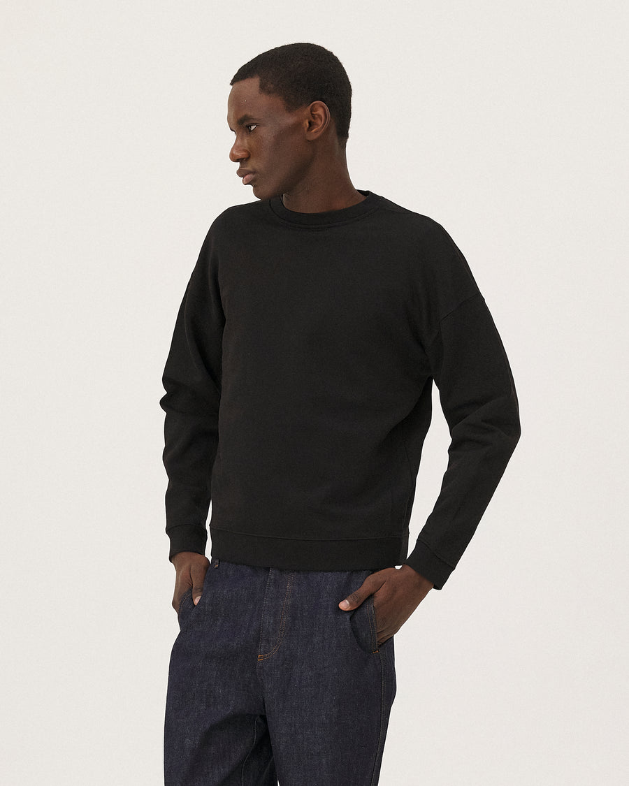 Newport Black, sweatshirt en coton biologique NOYOCO, homme AW26 studio