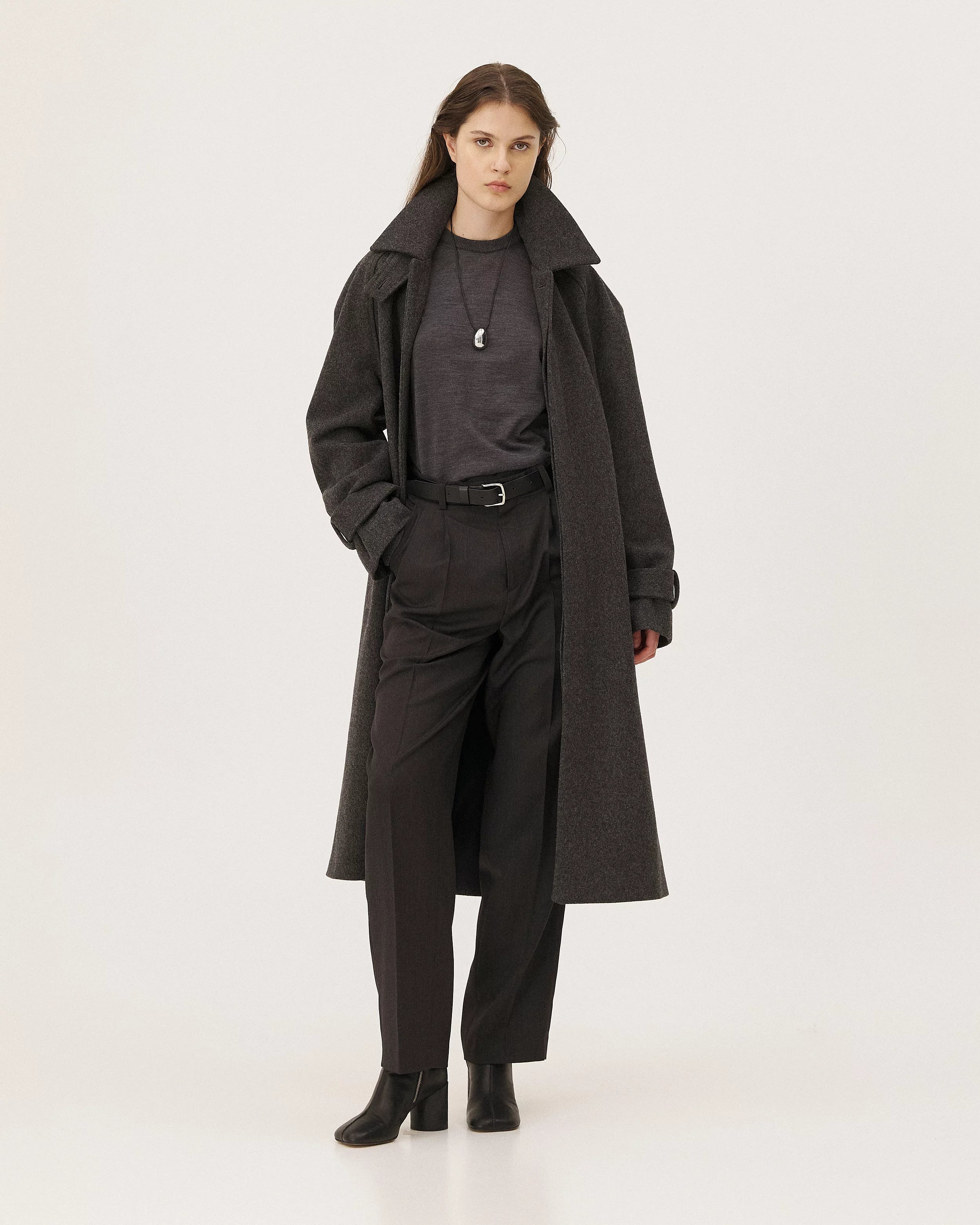 Verlaine Anthracite - womenswear look