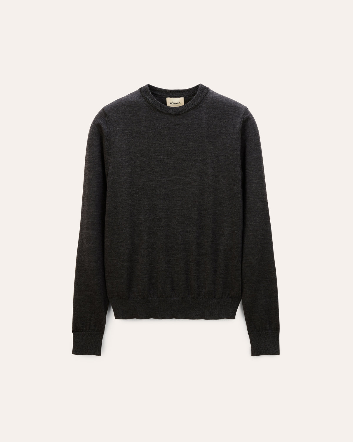 Tunis Anthracite, pull en laine mérinos NOYOCO, packshot AW26 studio