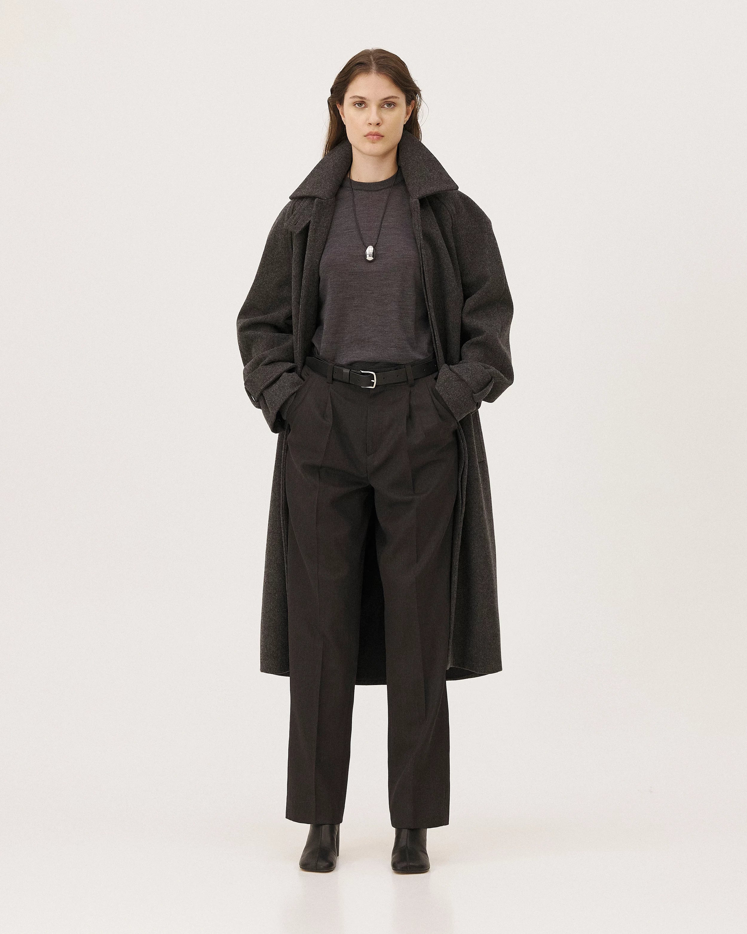 Verlaine Anthracite - womenswear look
