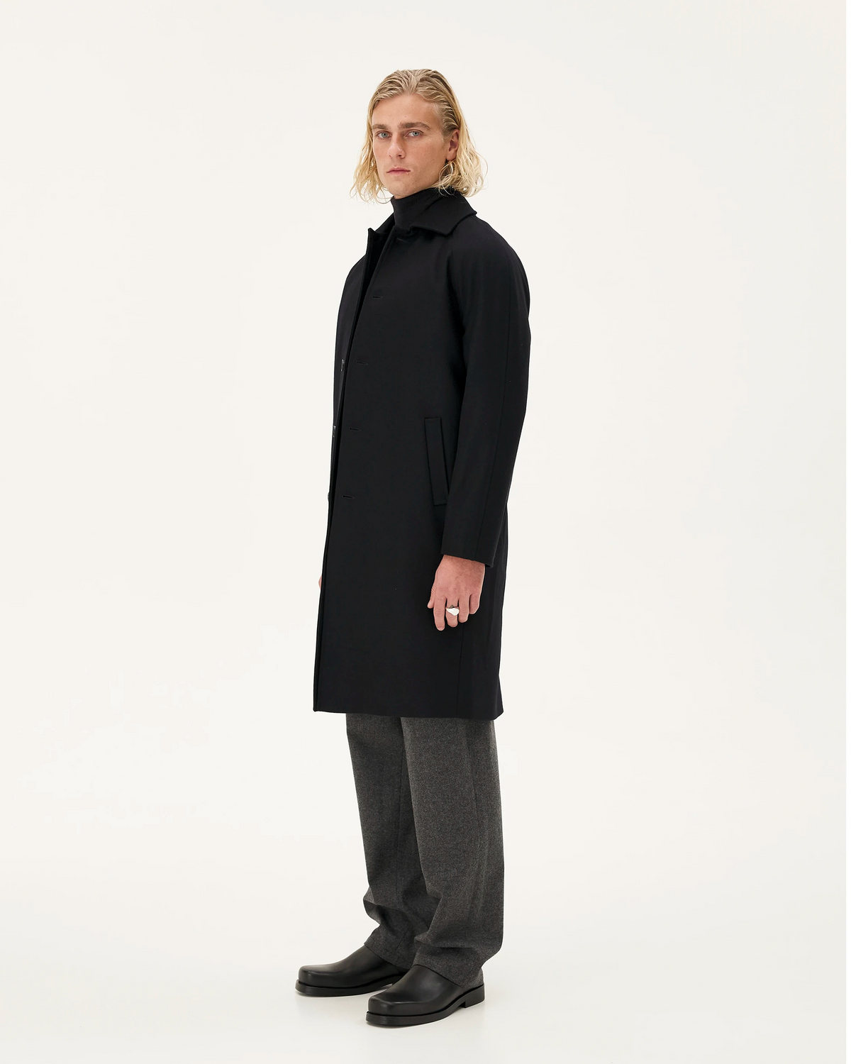 Mac Mayfair Midnight blue, manteau en laine et cachemire recyclés NOYOCO, homme aw24