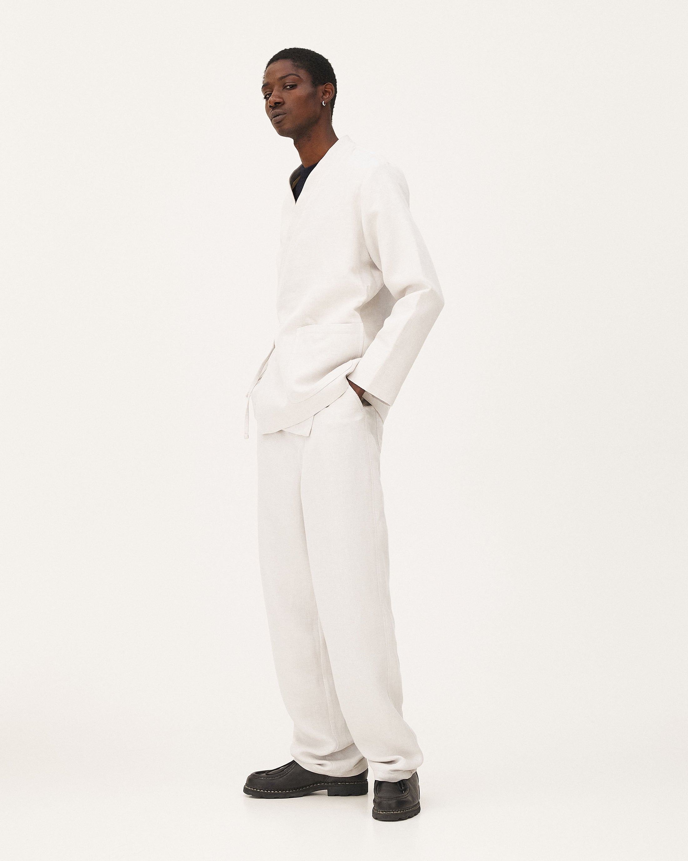 Michigan Light grey, pantalon en lin upcyclé NOYOCO, homme ss26 studio
