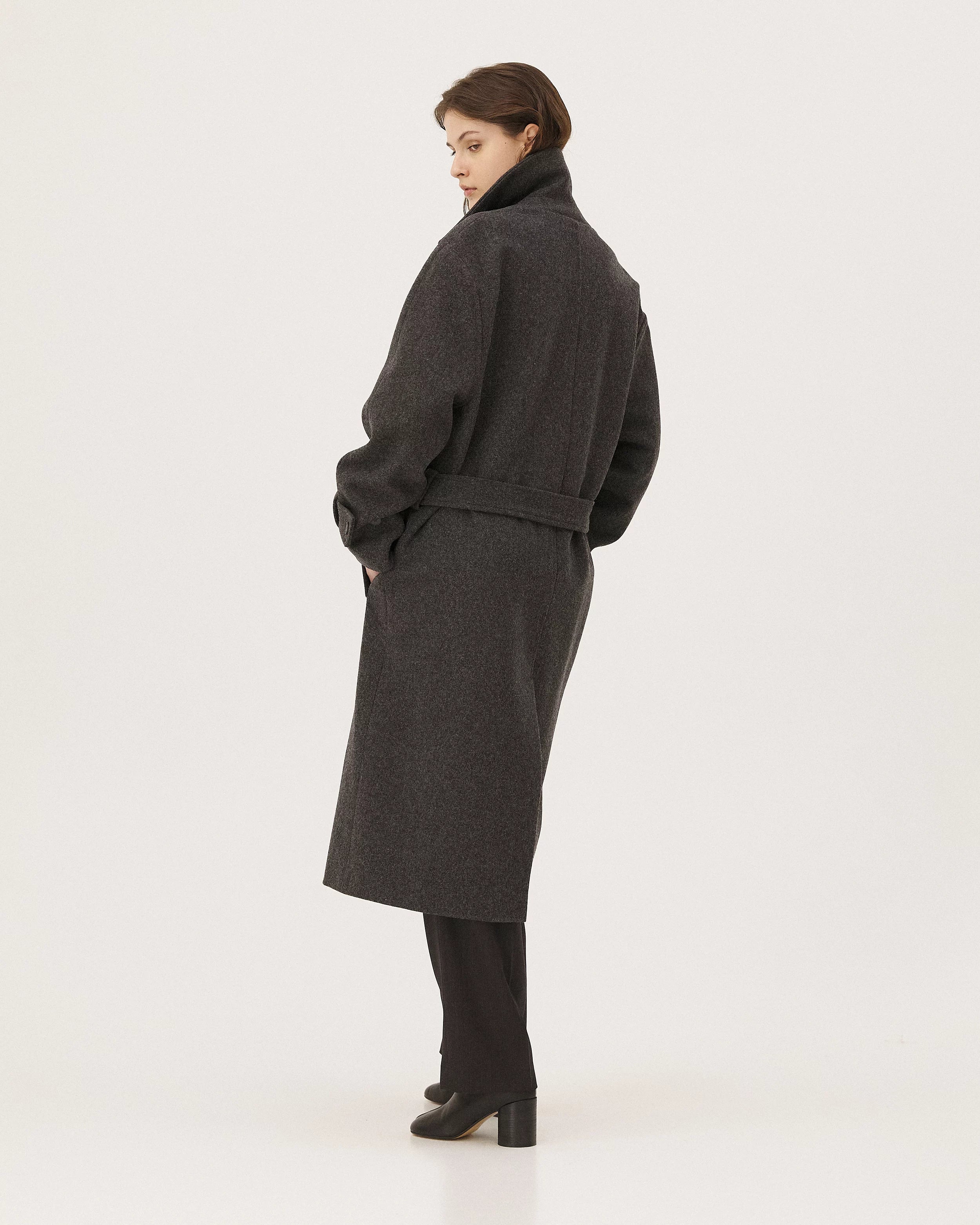 Verlaine Anthracite - womenswear look