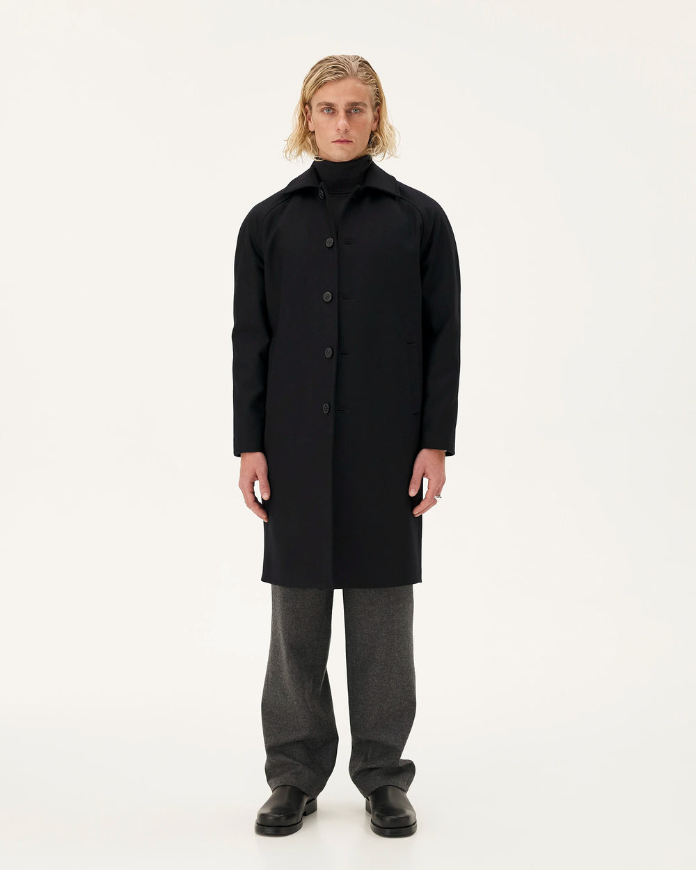 Mac Mayfair Midnight blue, manteau en laine et cachemire recyclés NOYOCO, homme aw24