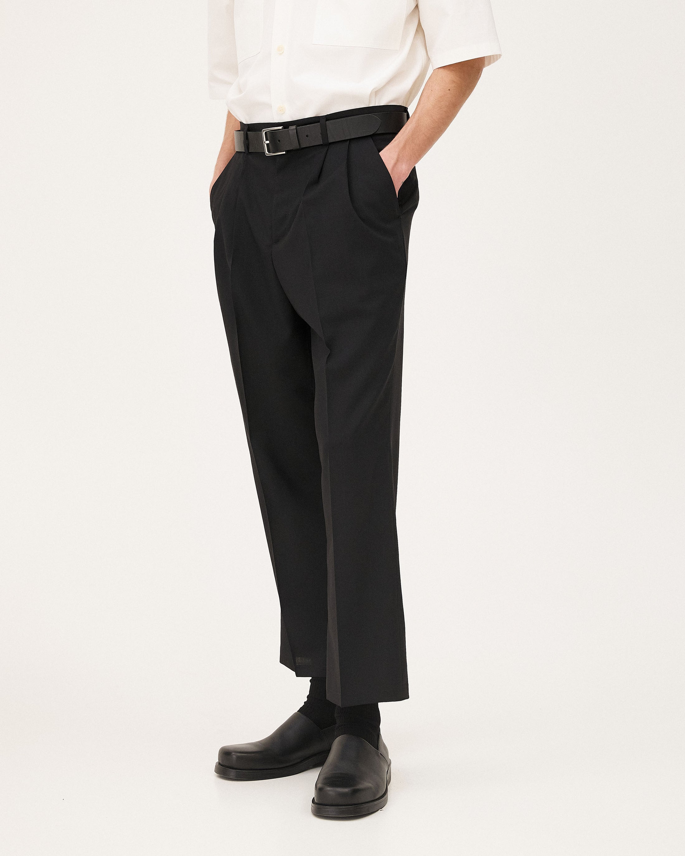 Clyde Black, pantalon en laine vierge upcyclée NOYOCO, detail ss26 studio