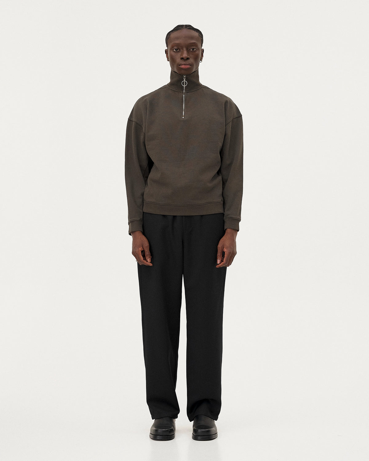 Omaha Khaki, sweatshirt en coton biologique NOYOCO, homme AW25 studio