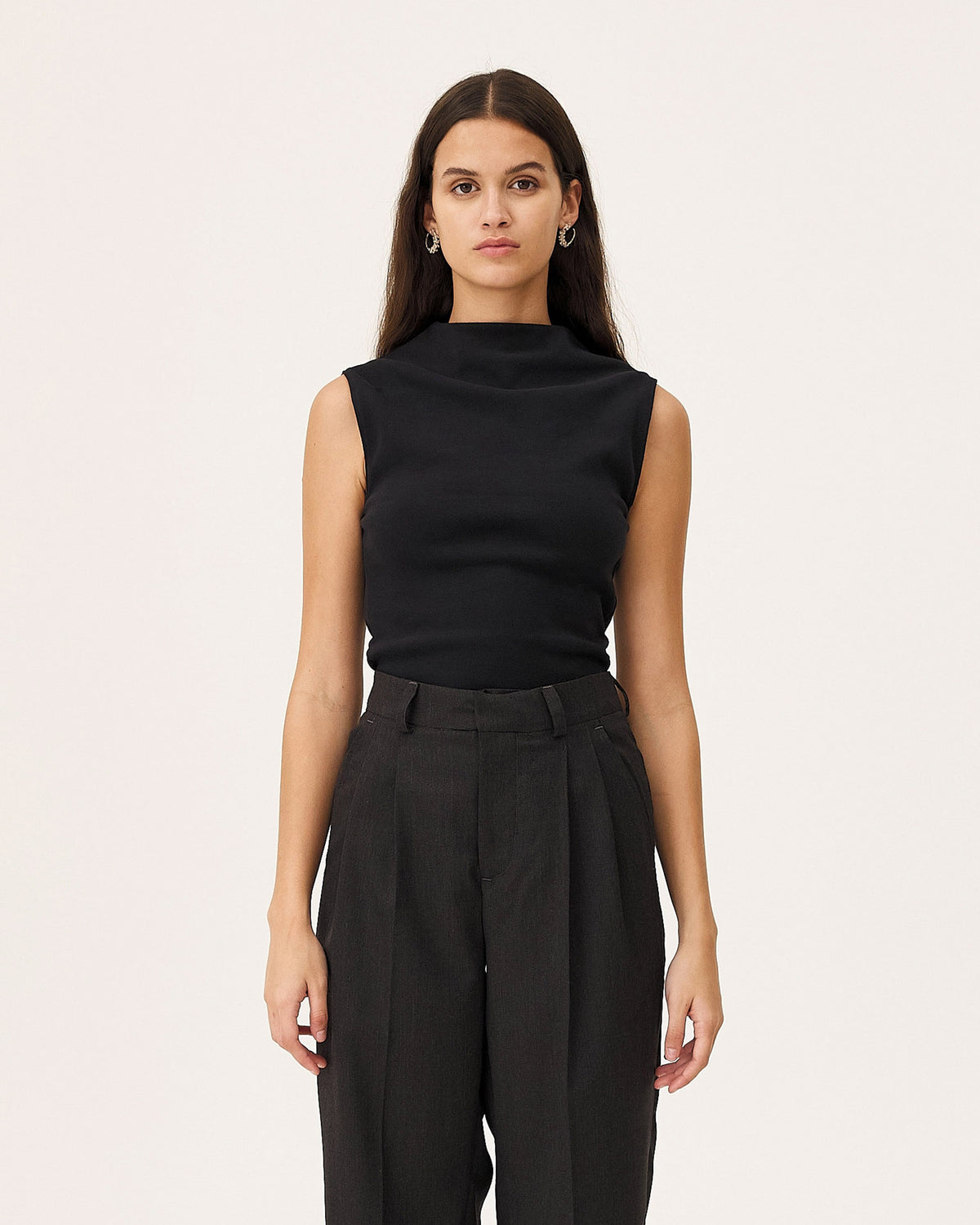 Elba Black, top en coton biologique NOYOCO, femme AW26 studio
