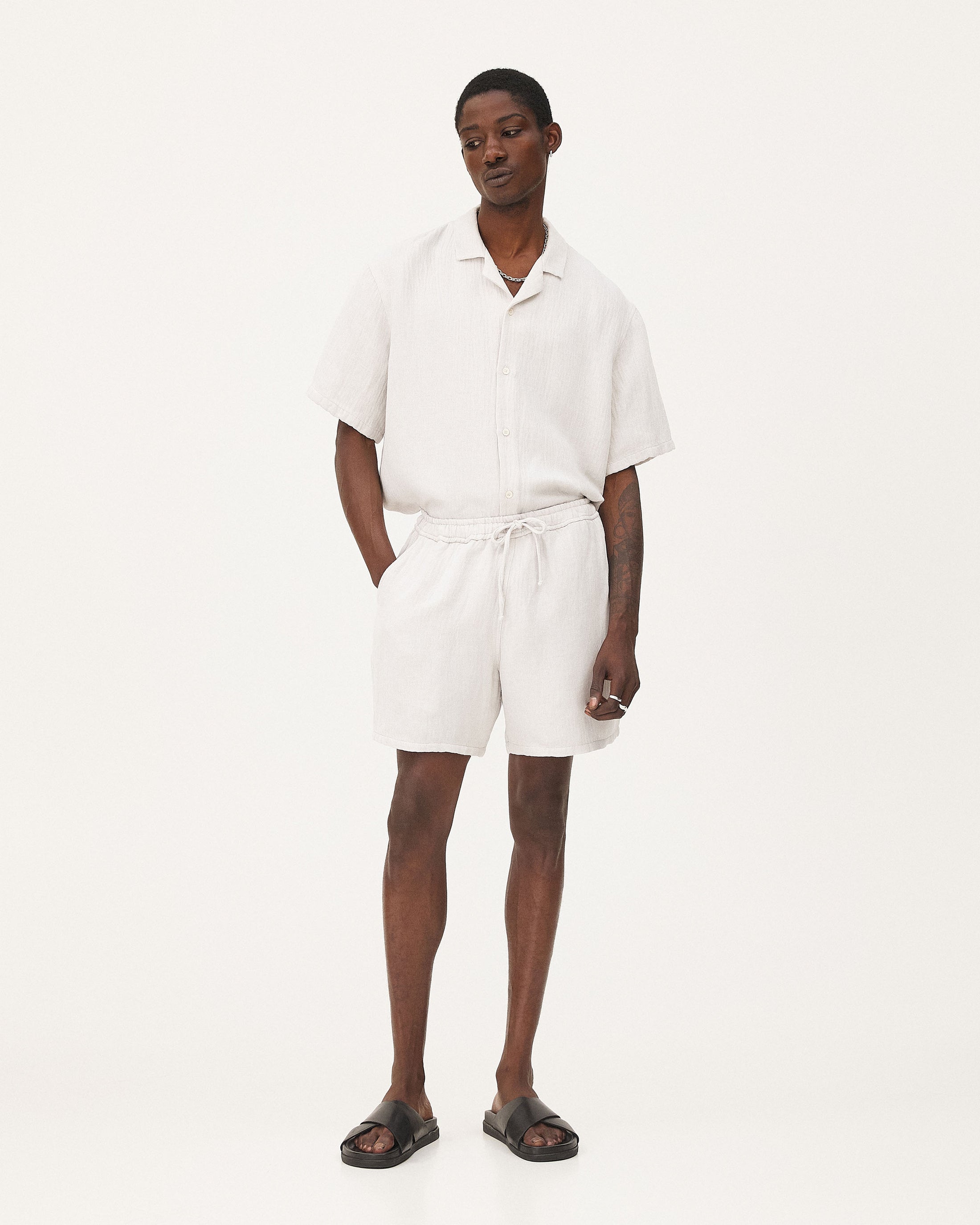 Malibu Light grey, short en lin upcyclé NOYOCO, homme ss26 studio