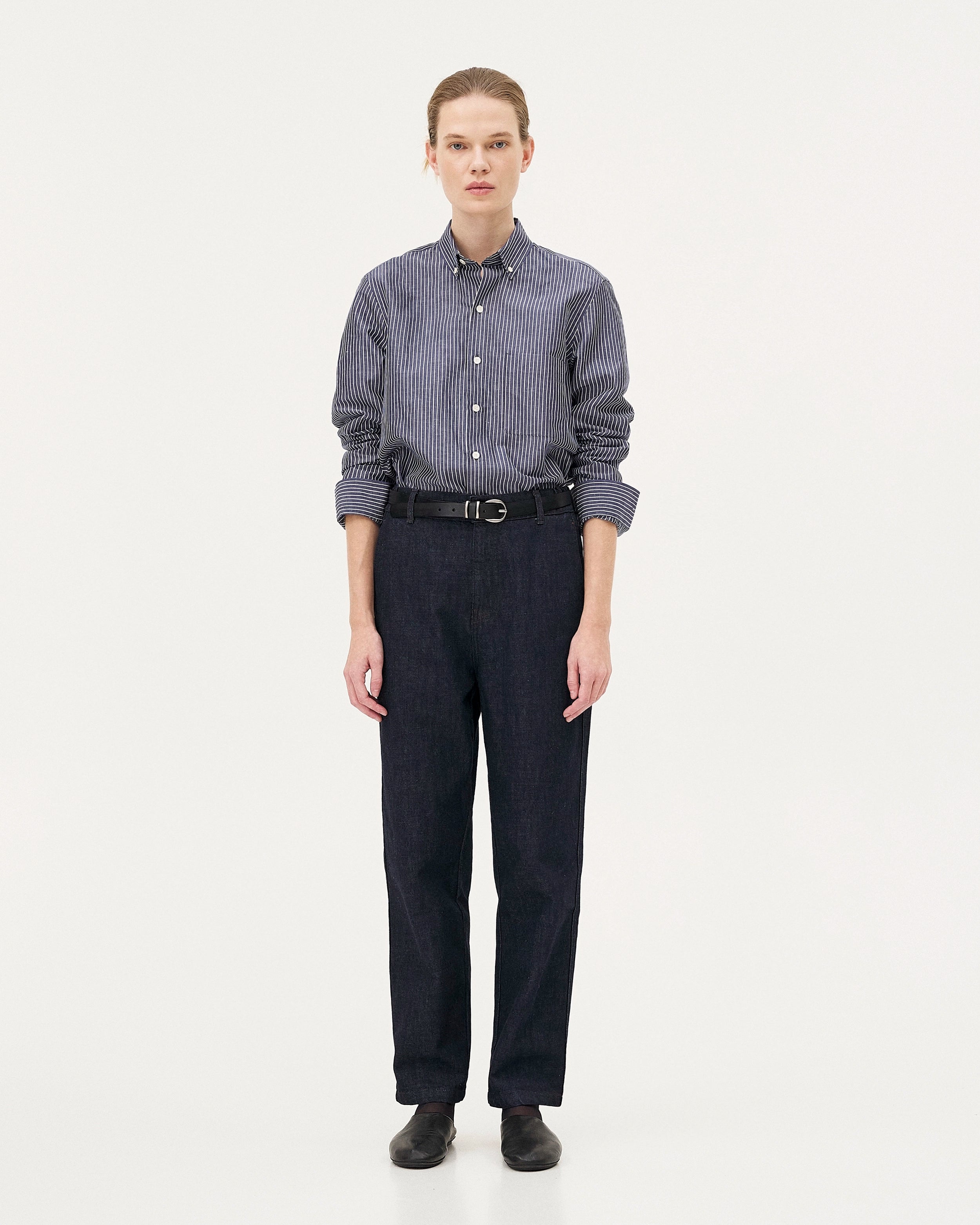 Calder Indigo, jean en coton biologique NOYOCO, femme AW25 studio
