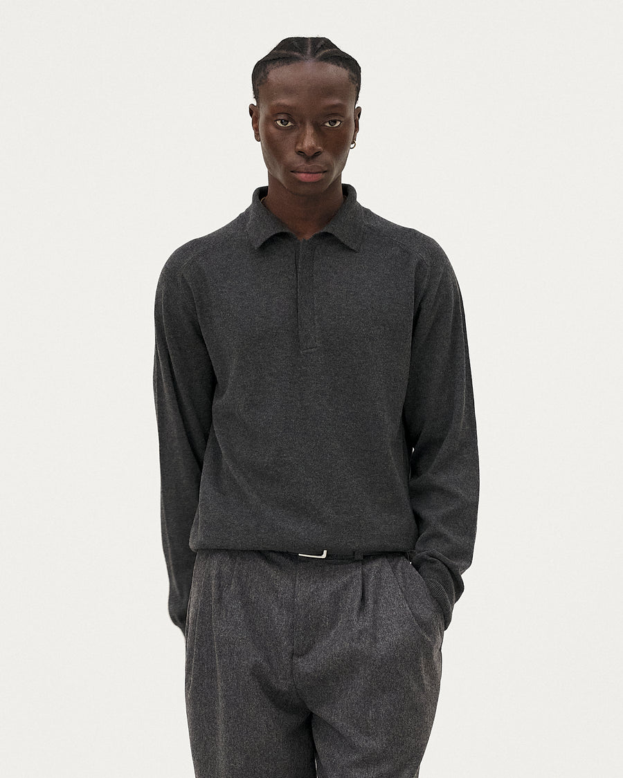 Hanzo Anthracite sweater, AW25 menswear studio look