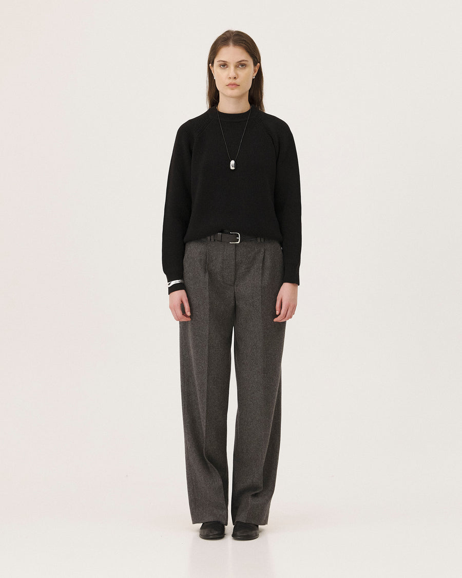 Oslo Noir NOYOCO, porté femme AW26 studio, vue 02