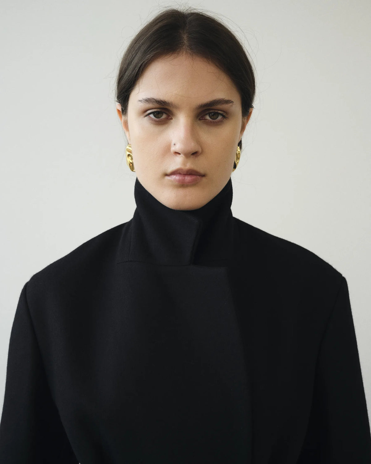 Portrait femme en tailoring noir
