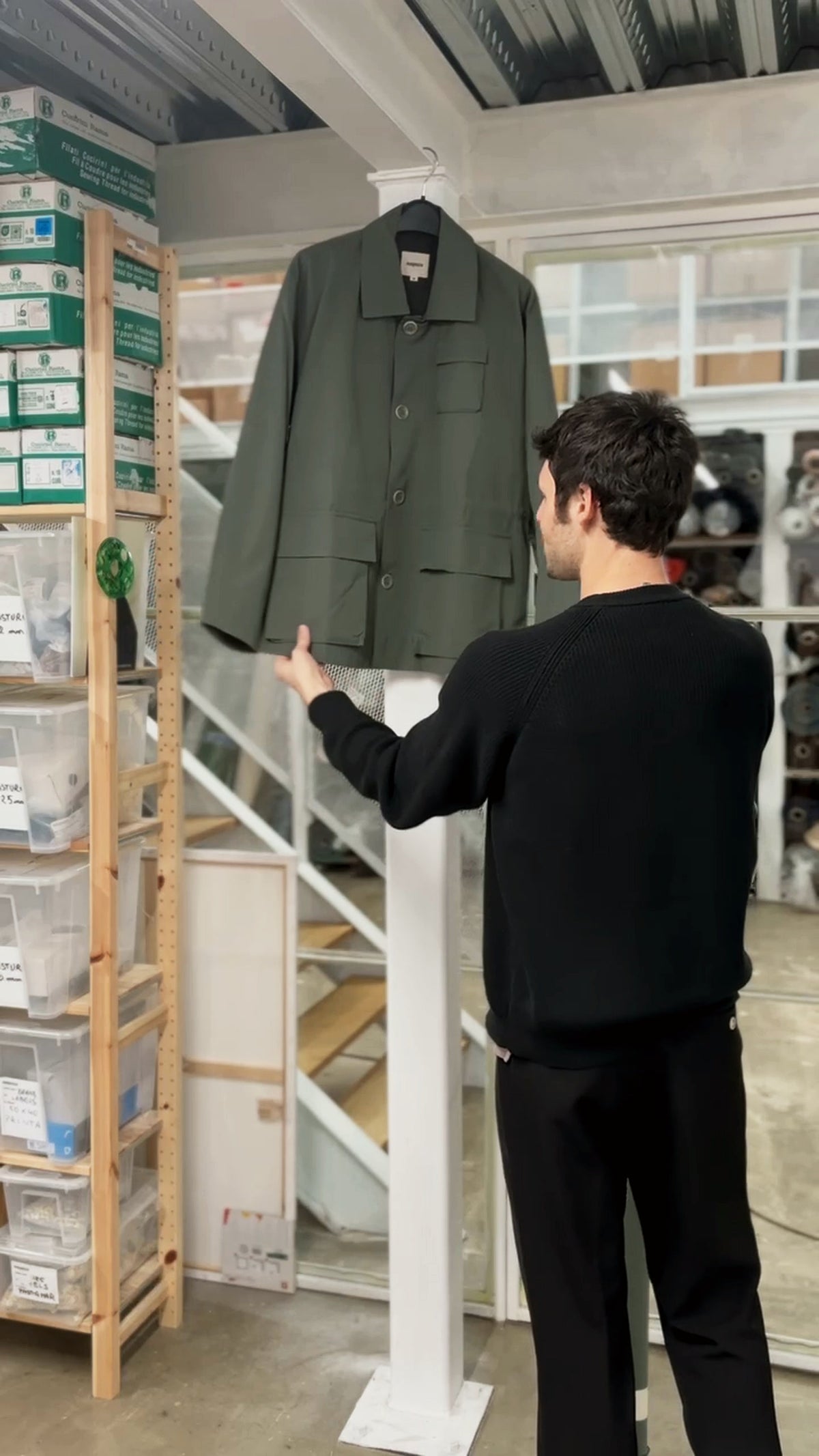 Contrôle en mouvement d’une veste NOYOCO au studio.