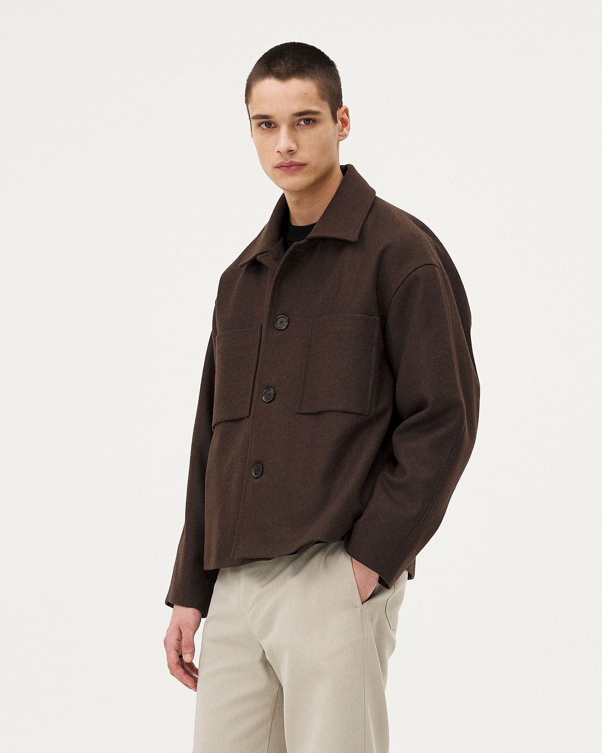 Holar Brown, veste en laine et cachemire recyclés NOYOCO, homme AW25 studio