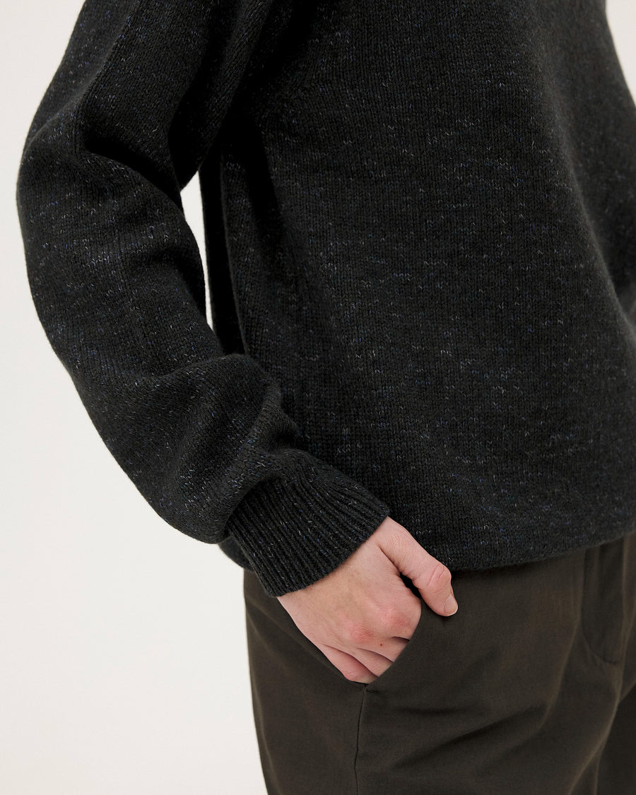 Malmo Khaki, pull en laine mérinos NOYOCO, detail AW25 studio