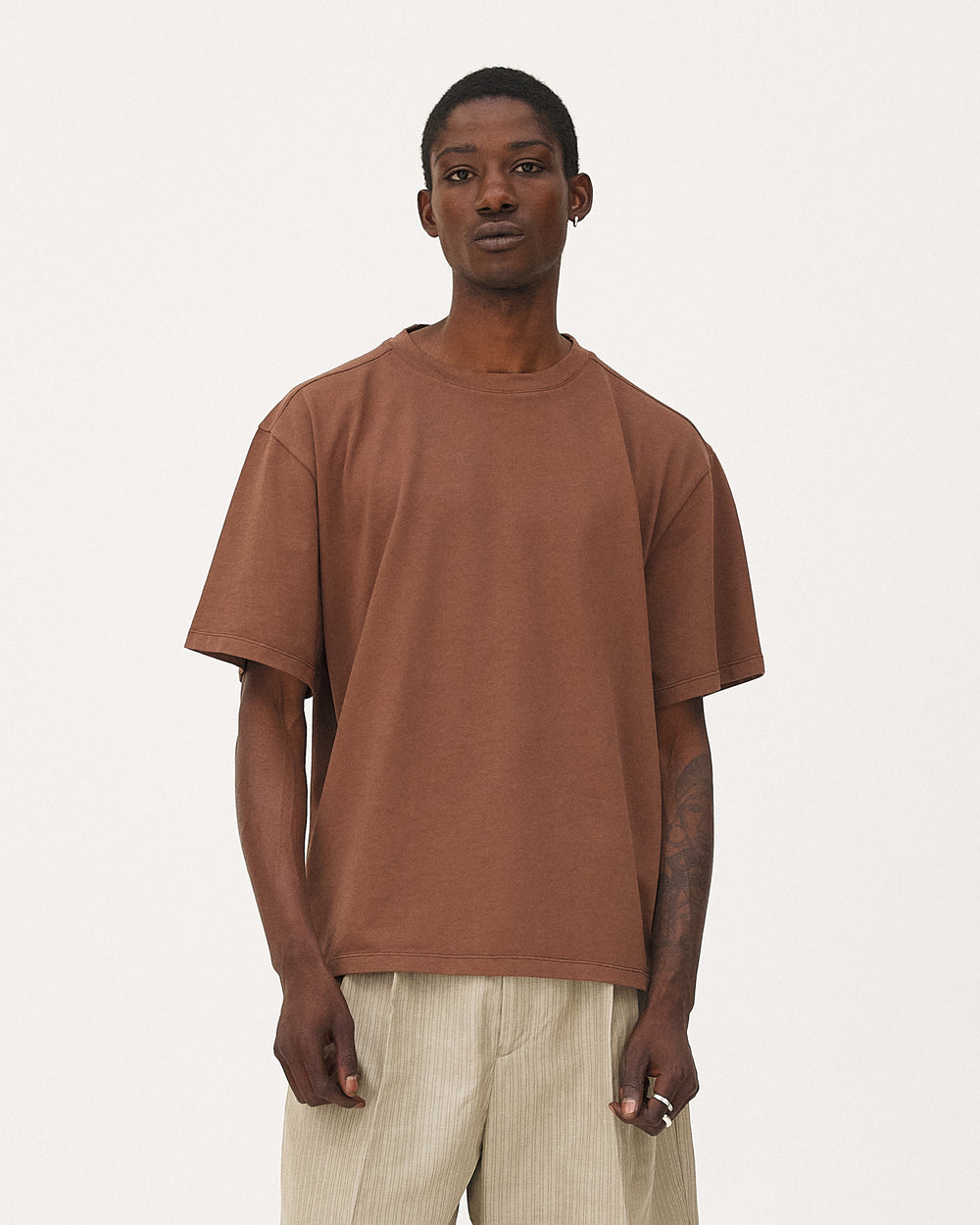 Gumi Mocha, t-shirt en coton biologique NOYOCO, homme ss26 studio