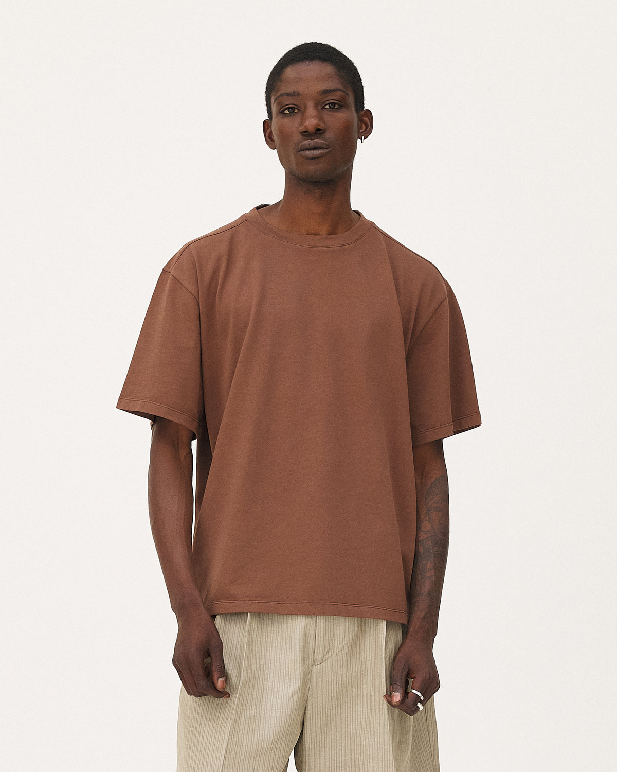 Gumi Mocha, t-shirt en coton biologique NOYOCO, homme ss26 studio