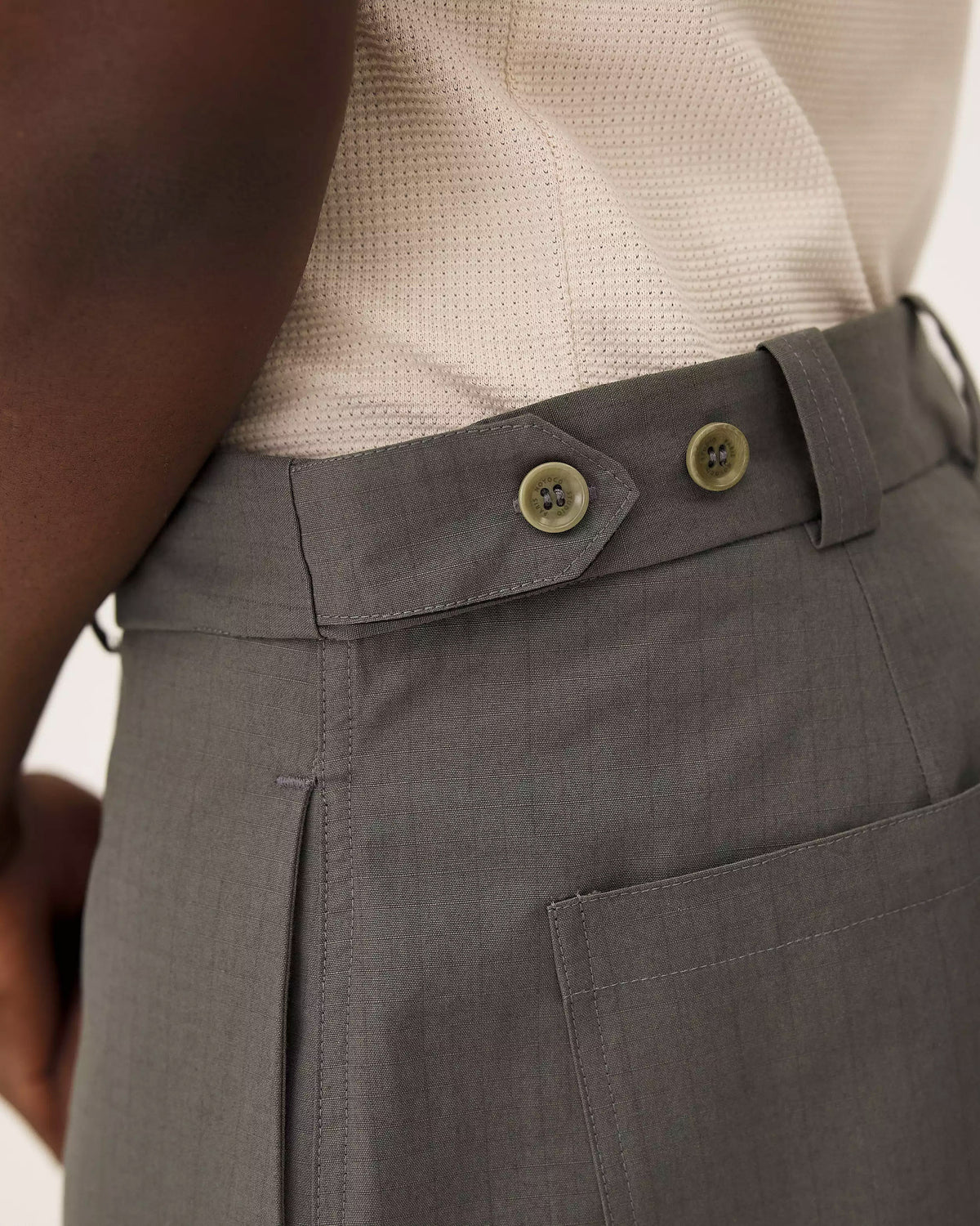 Cargo Army green, pantalon en coton biologique NOYOCO, detail ss26 studio