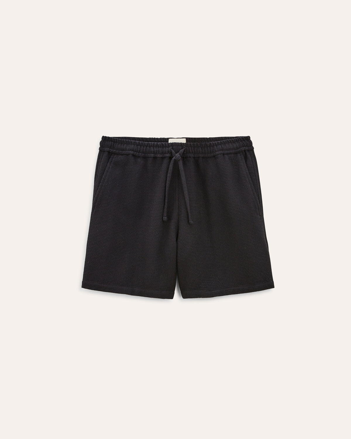 Malibu Black waffle, short en coton biologique NOYOCO, packshot ss26 studio